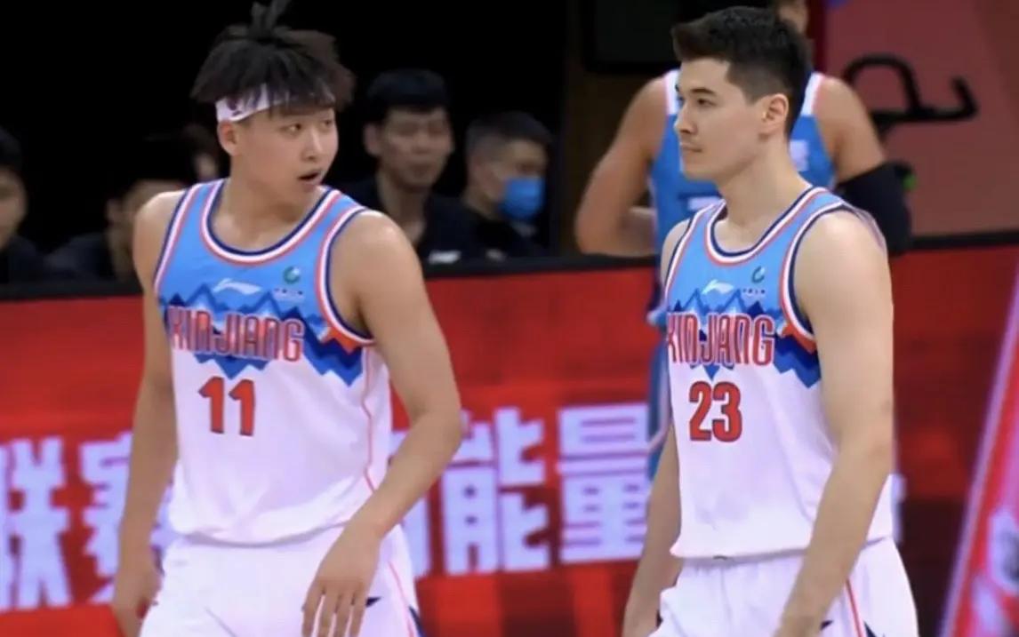 年轻球员表现亮眼，球场气氛热烈