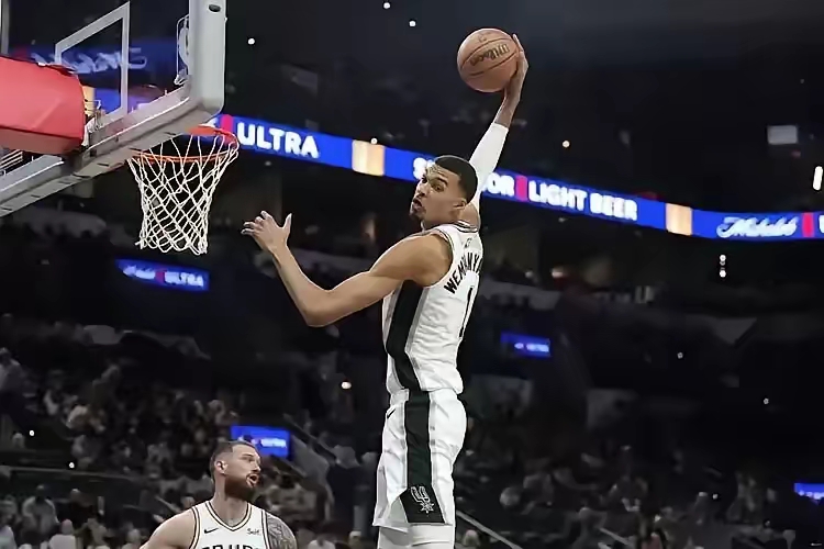 马刺队再胜火箭保持连胜