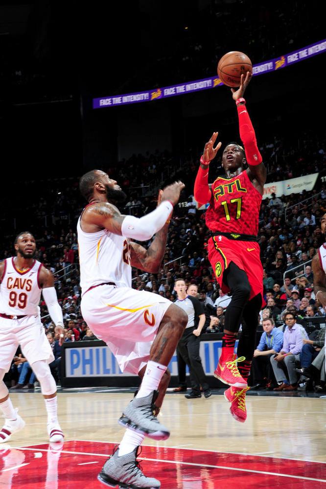 老鹰惊险胜骑士，保持不败战绩的简单介绍