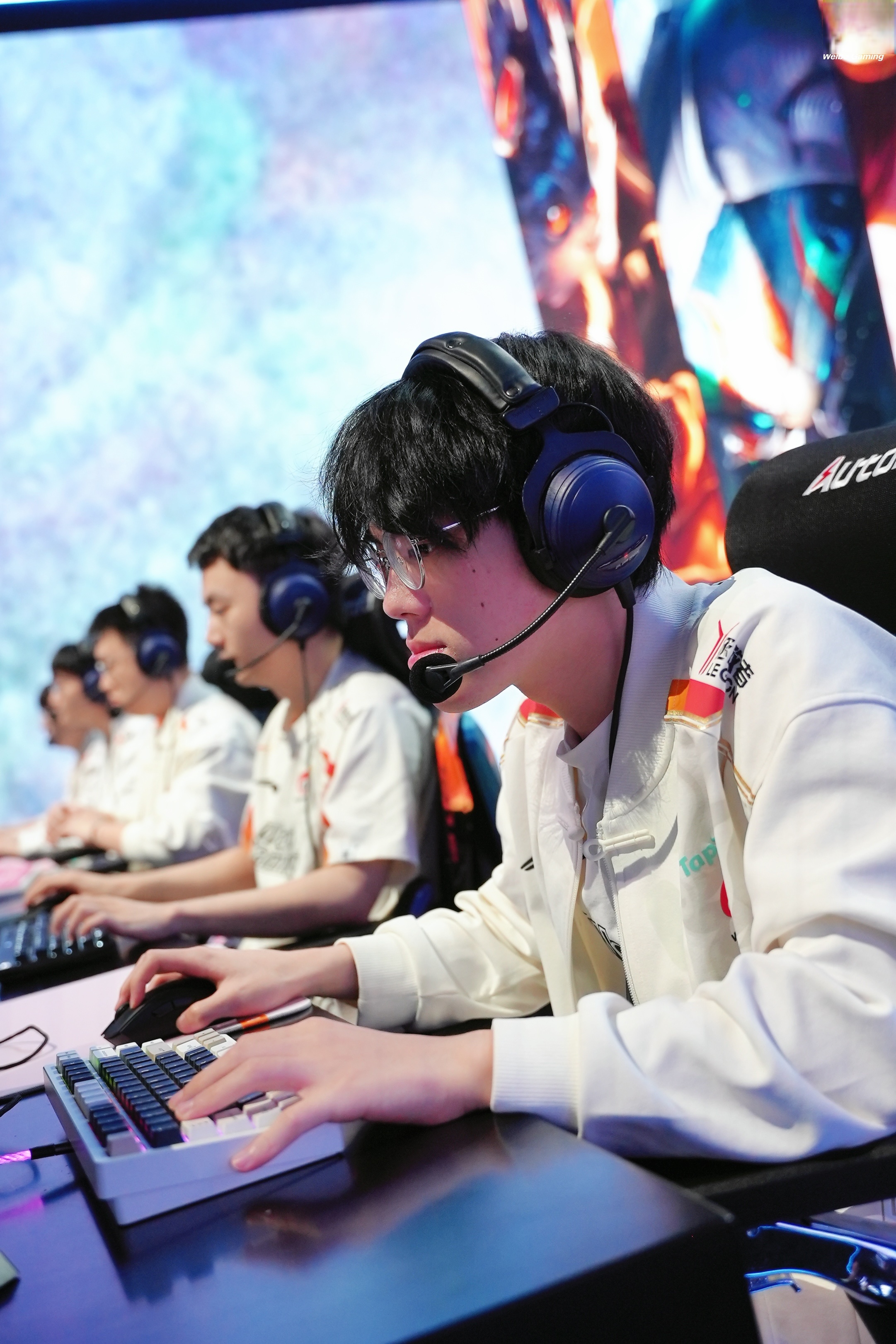 关于场面火爆!LPL观众席沸腾不已的信息 关于场面火爆!LPL观众席沸腾不已的信息